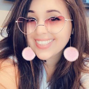 Meet your Posher, Alyia